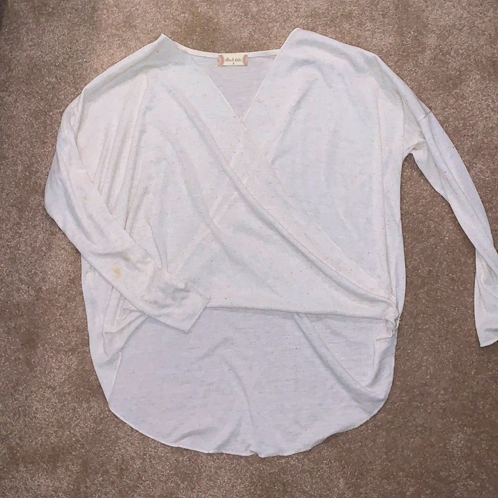 V neck lightweight sweater long in back
